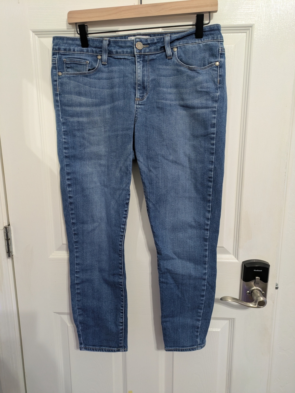 PAIGE Light-Mid Blue Verdugo Crop Size 32